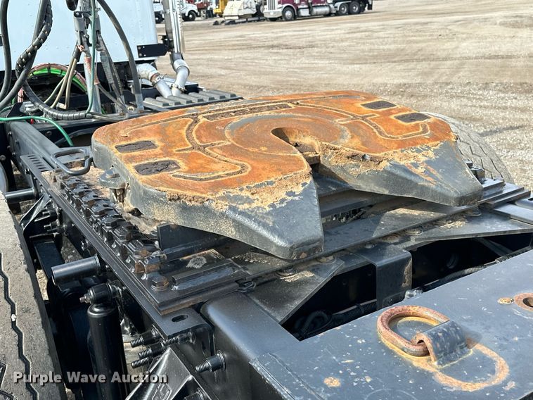 image for item OM9794 2016 Caterpillar  CT660S semi truck