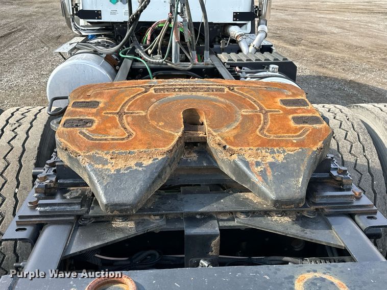 image for item OM9794 2016 Caterpillar  CT660S semi truck