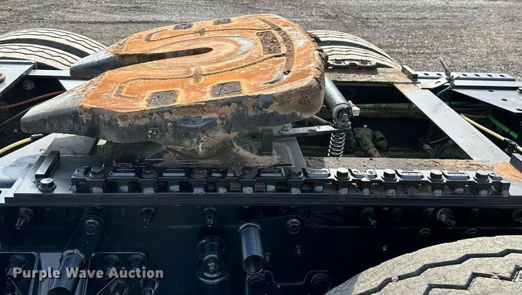 image for item OM9794 2016 Caterpillar  CT660S semi truck