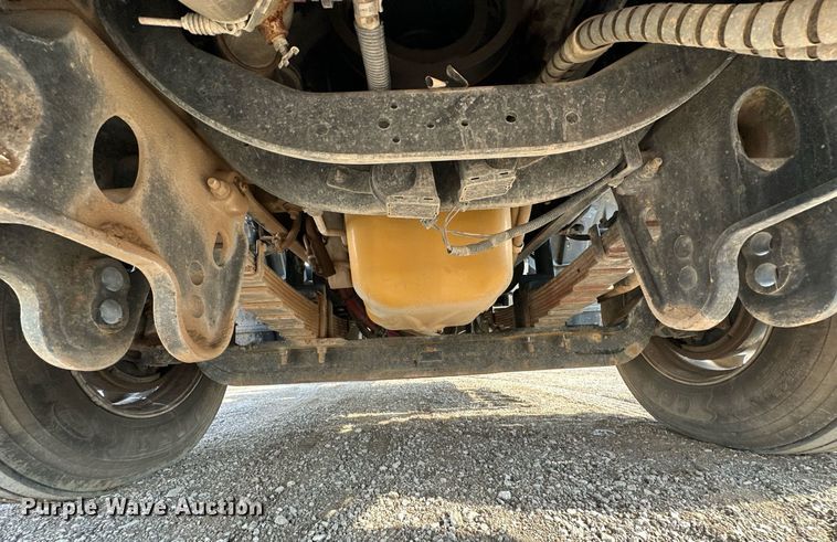 image for item OM9794 2016 Caterpillar  CT660S semi truck