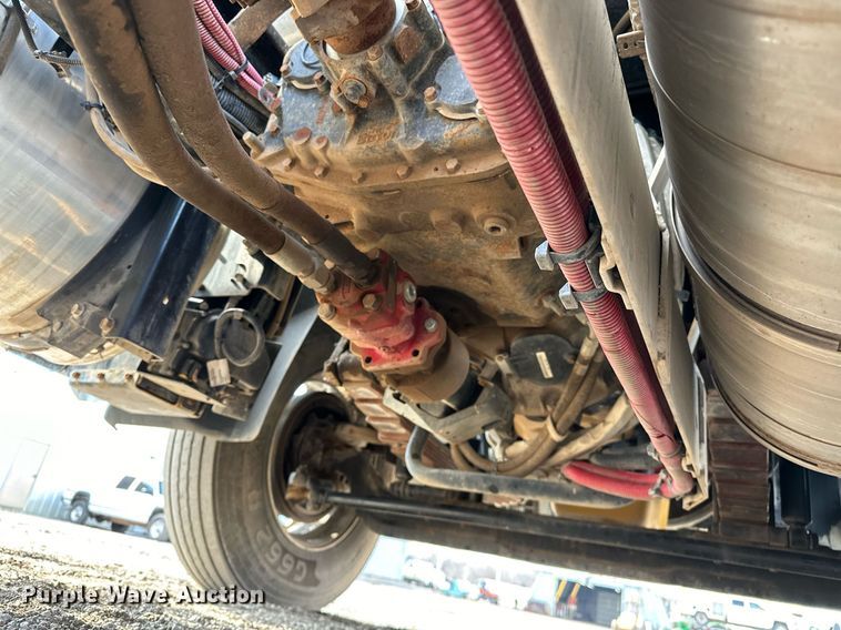 image for item OM9794 2016 Caterpillar  CT660S semi truck