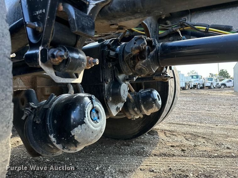 image for item OM9794 2016 Caterpillar  CT660S semi truck