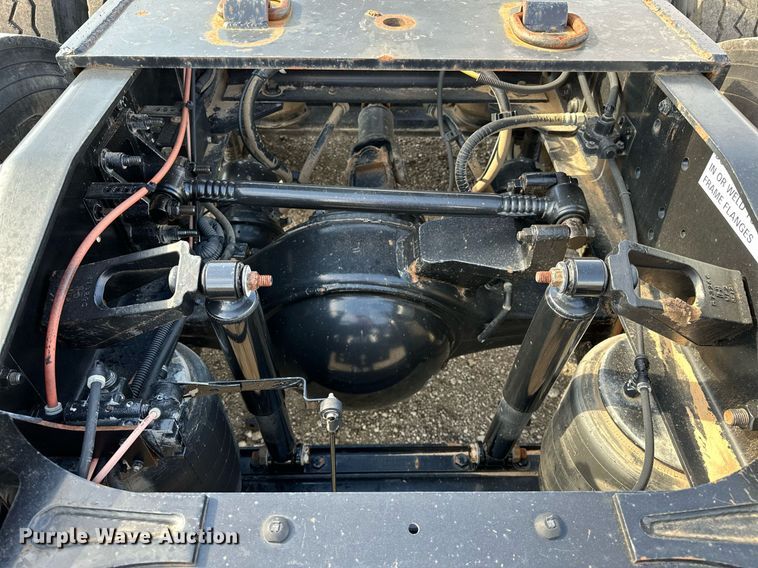 image for item OM9794 2016 Caterpillar  CT660S semi truck