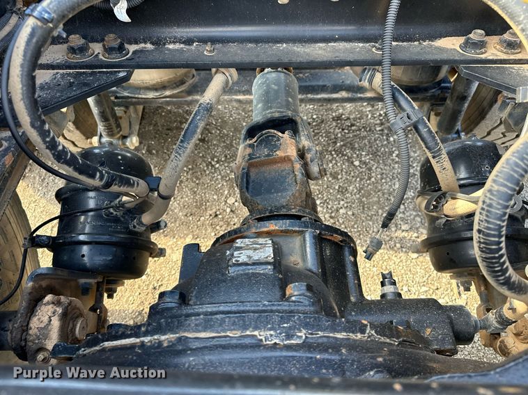 image for item OM9794 2016 Caterpillar  CT660S semi truck