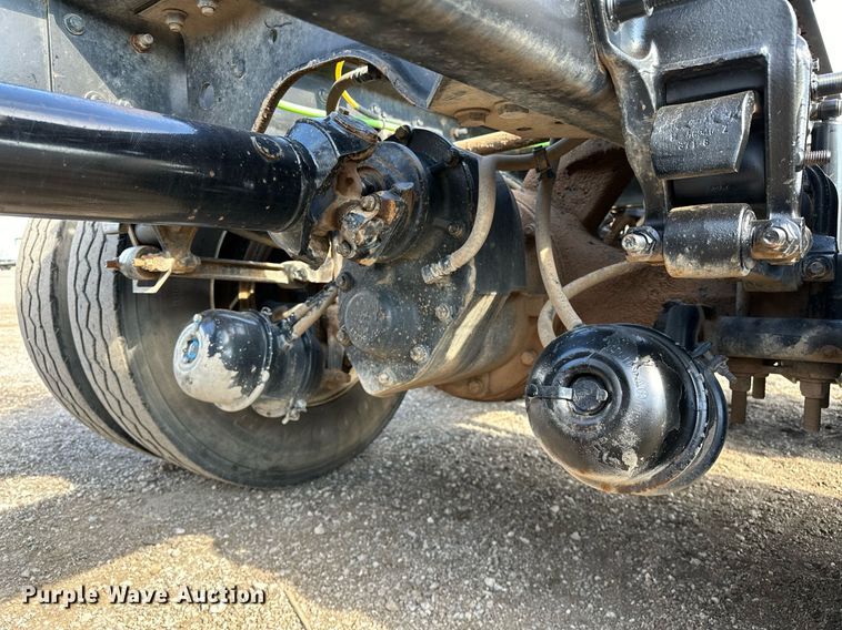 image for item OM9794 2016 Caterpillar  CT660S semi truck