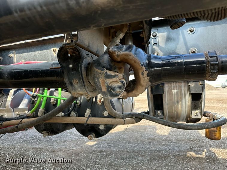 image for item OM9794 2016 Caterpillar  CT660S semi truck