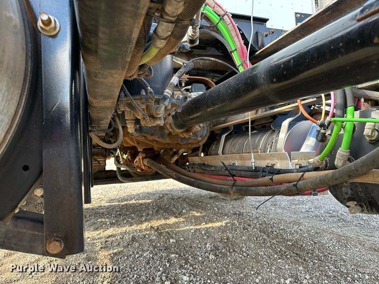 image for item OM9794 2016 Caterpillar  CT660S semi truck