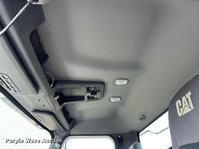 image for item OM9794 2016 Caterpillar  CT660S semi truck