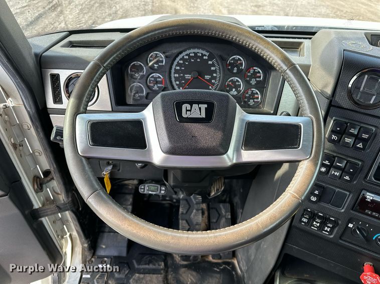 image for item OM9794 2016 Caterpillar  CT660S semi truck