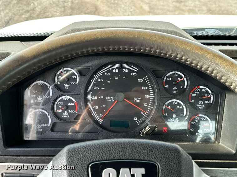 image for item OM9794 2016 Caterpillar  CT660S semi truck