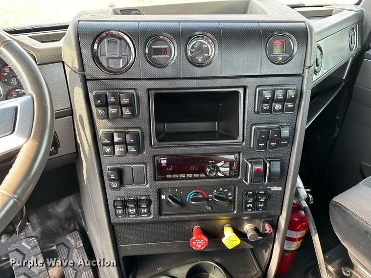 image for item OM9794 2016 Caterpillar  CT660S semi truck