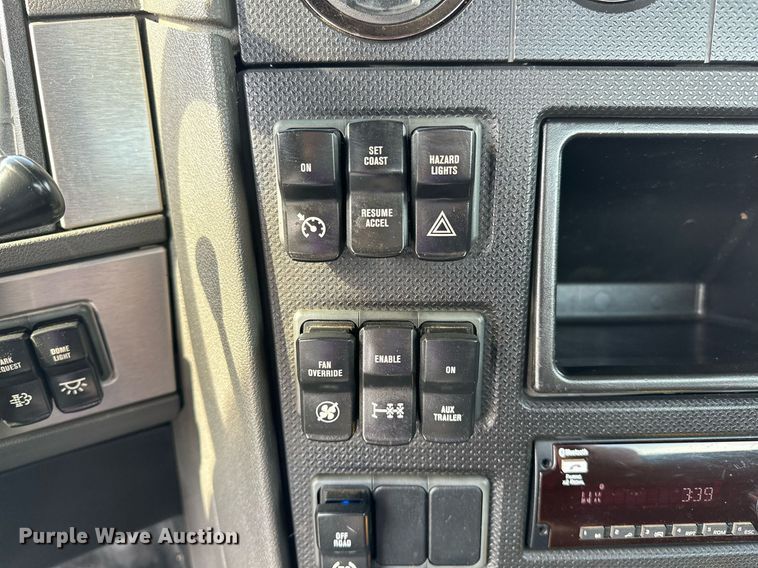 image for item OM9794 2016 Caterpillar  CT660S semi truck