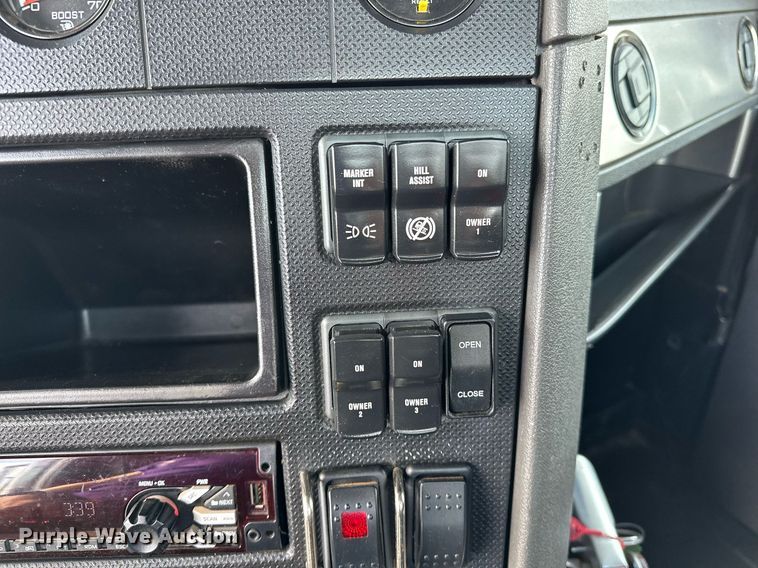 image for item OM9794 2016 Caterpillar  CT660S semi truck