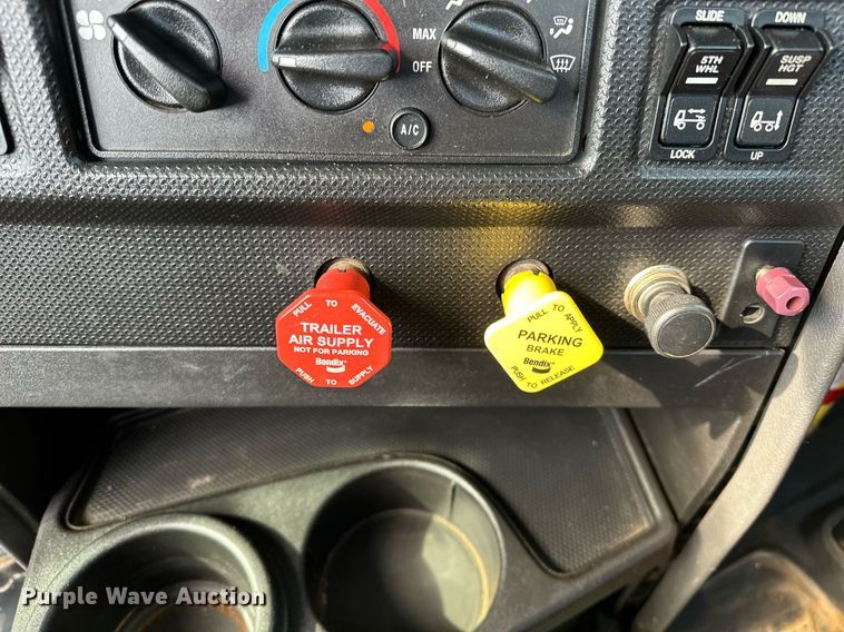 image for item OM9794 2016 Caterpillar  CT660S semi truck