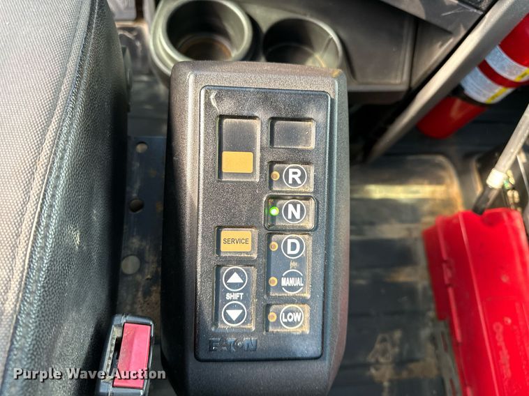 image for item OM9794 2016 Caterpillar  CT660S semi truck