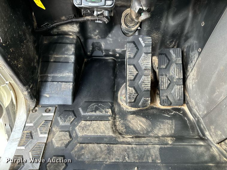 image for item OM9794 2016 Caterpillar  CT660S semi truck