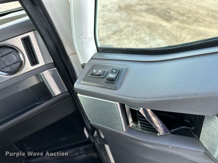 image for item OM9794 2016 Caterpillar  CT660S semi truck