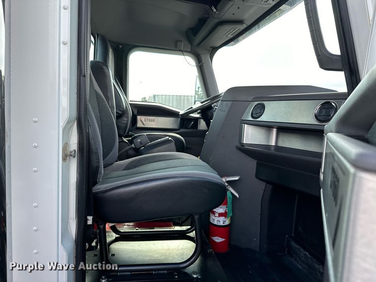 image for item OM9794 2016 Caterpillar  CT660S semi truck