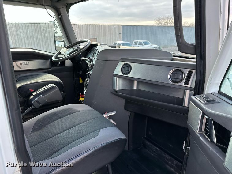 image for item OM9794 2016 Caterpillar  CT660S semi truck