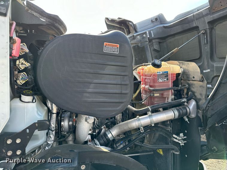 image for item OM9794 2016 Caterpillar  CT660S semi truck