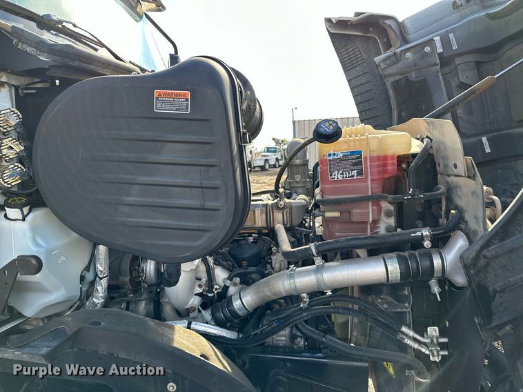 image for item OM9794 2016 Caterpillar  CT660S semi truck