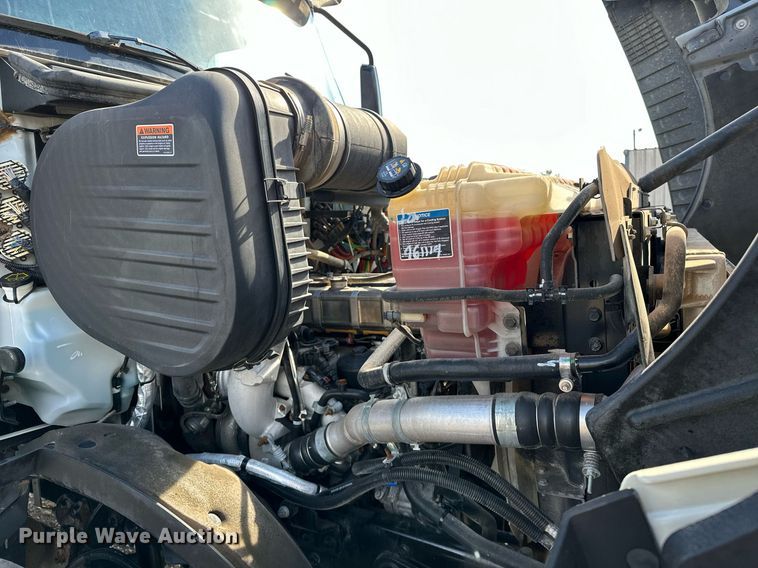 image for item OM9794 2016 Caterpillar  CT660S semi truck