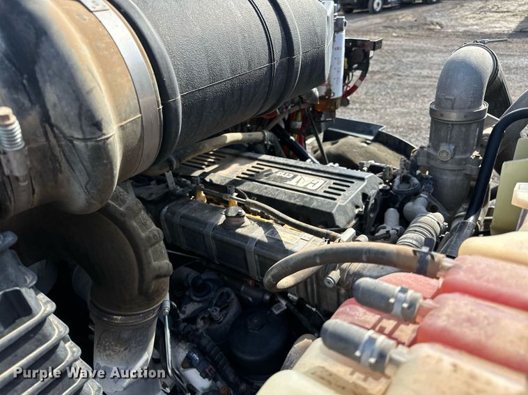 image for item OM9794 2016 Caterpillar  CT660S semi truck