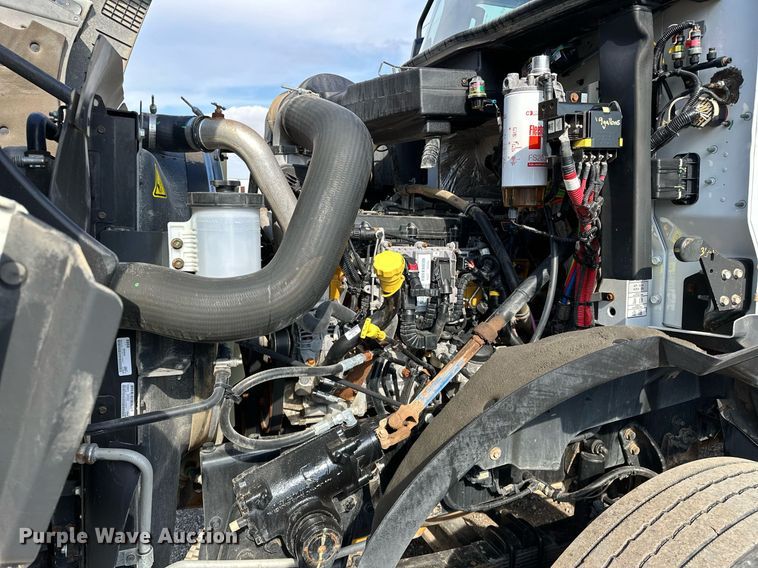 image for item OM9794 2016 Caterpillar  CT660S semi truck