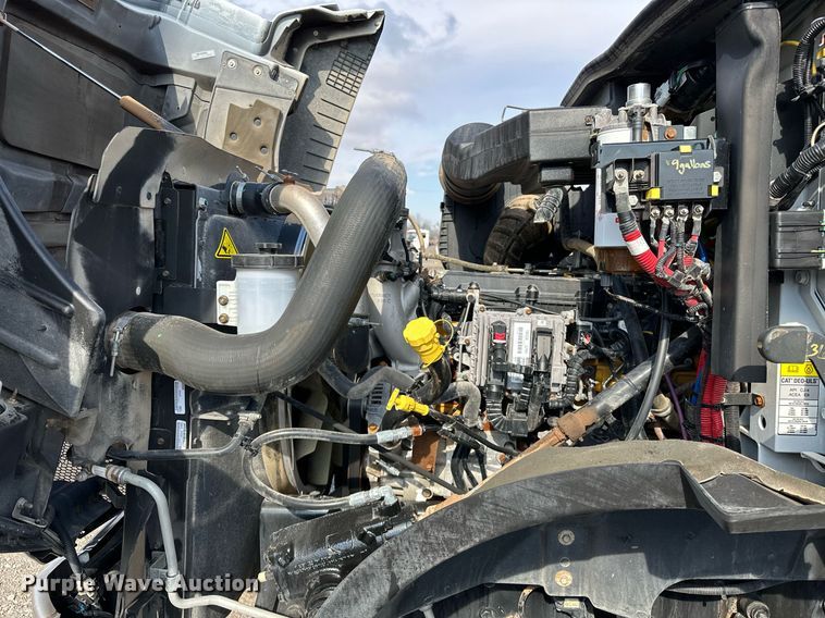 image for item OM9794 2016 Caterpillar  CT660S semi truck