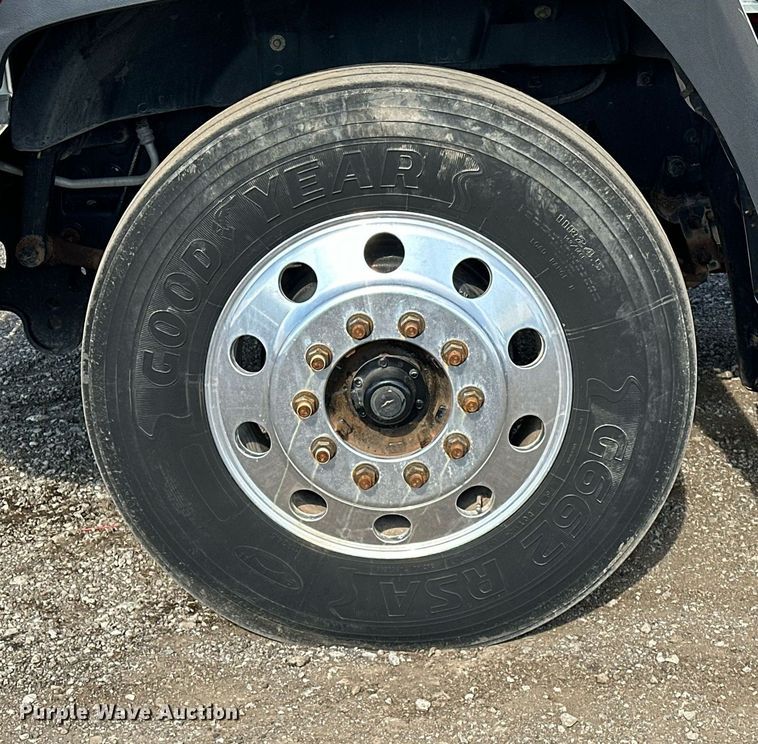 image for item OM9794 2016 Caterpillar  CT660S semi truck