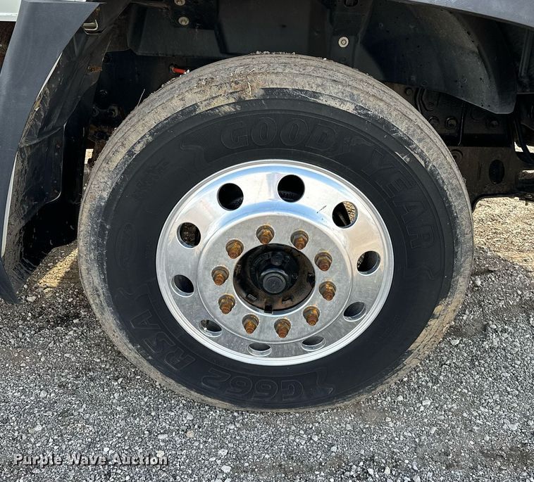 image for item OM9794 2016 Caterpillar  CT660S semi truck