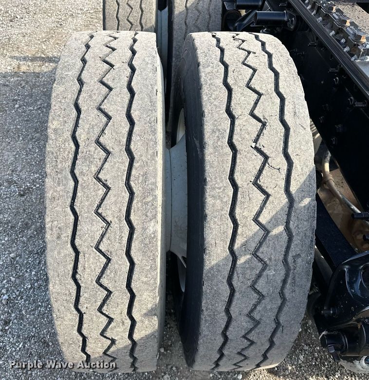 image for item OM9794 2016 Caterpillar  CT660S semi truck