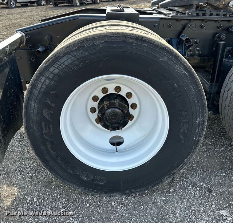 image for item OM9794 2016 Caterpillar  CT660S semi truck