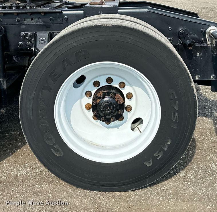 image for item OM9794 2016 Caterpillar  CT660S semi truck