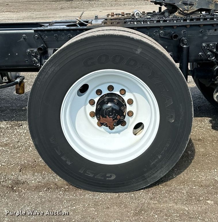 image for item OM9794 2016 Caterpillar  CT660S semi truck