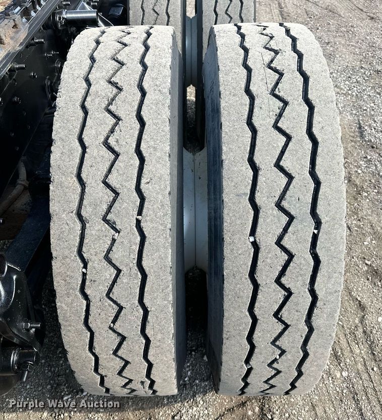 image for item OM9794 2016 Caterpillar  CT660S semi truck