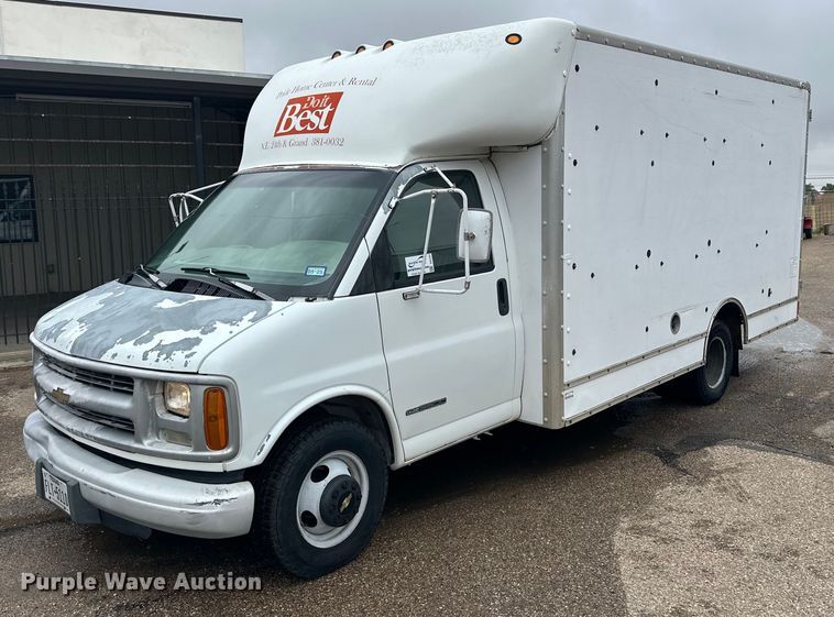 image for item DD3203 2000 Chevrolet Express G3500 box truck