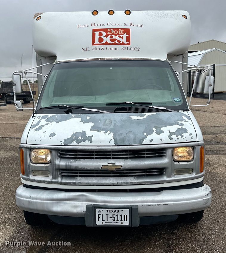 image for item DD3203 2000 Chevrolet Express G3500 box truck