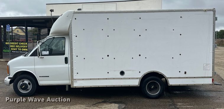 image for item DD3203 2000 Chevrolet Express G3500 box truck