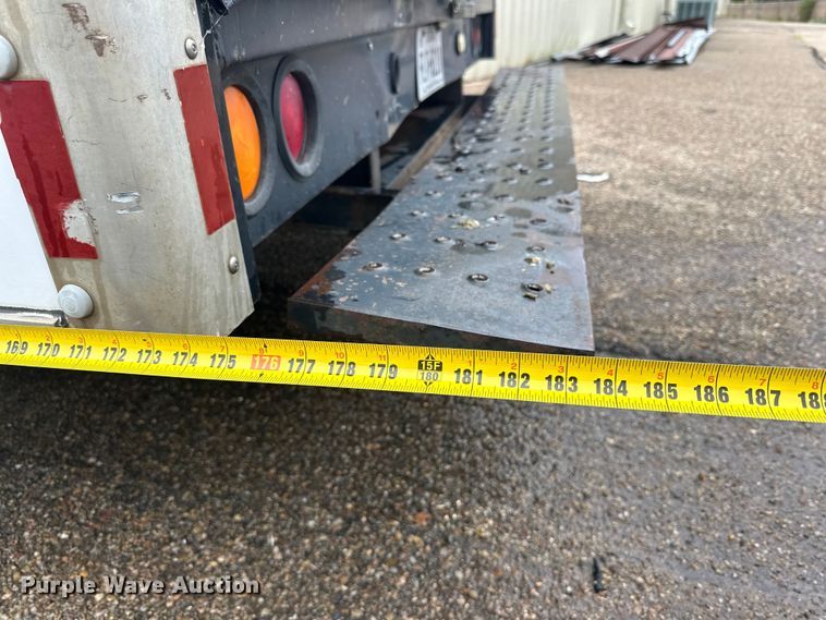 image for item DD3203 2000 Chevrolet Express G3500 box truck