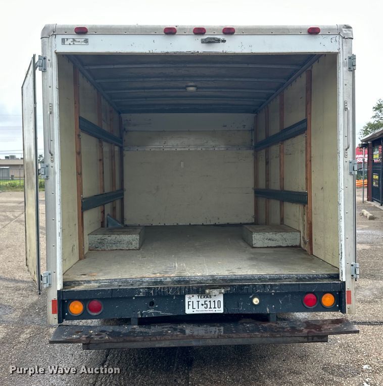 image for item DD3203 2000 Chevrolet Express G3500 box truck