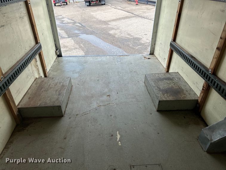 image for item DD3203 2000 Chevrolet Express G3500 box truck