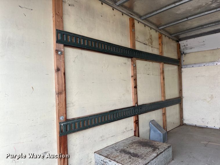 image for item DD3203 2000 Chevrolet Express G3500 box truck