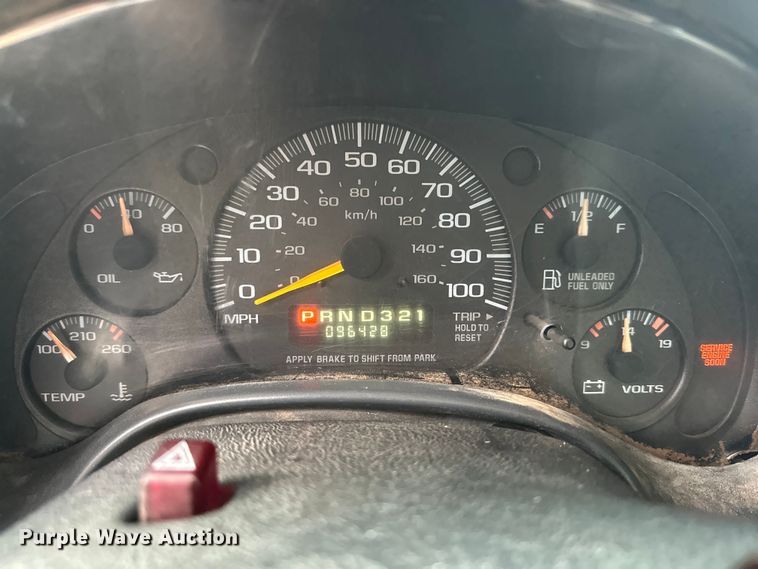 image for item DD3203 2000 Chevrolet Express G3500 box truck