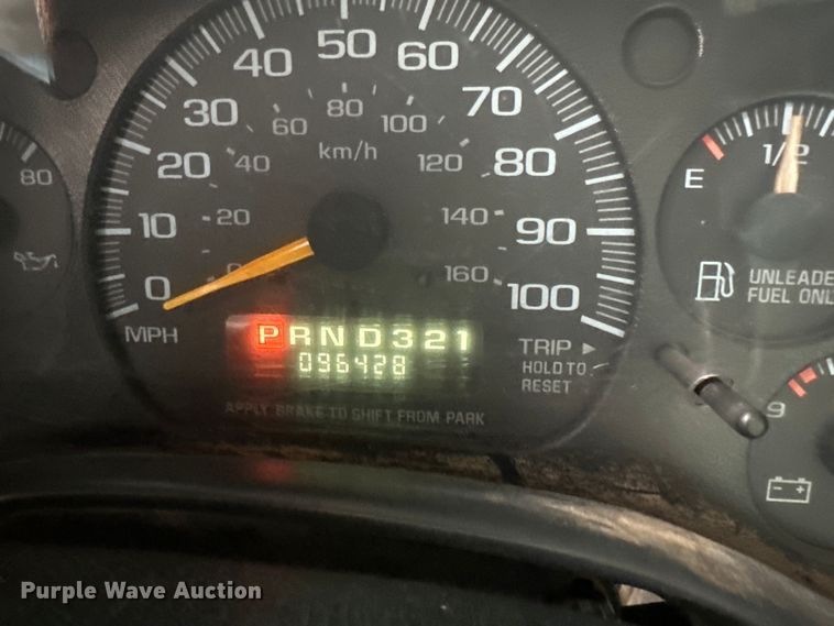 image for item DD3203 2000 Chevrolet Express G3500 box truck