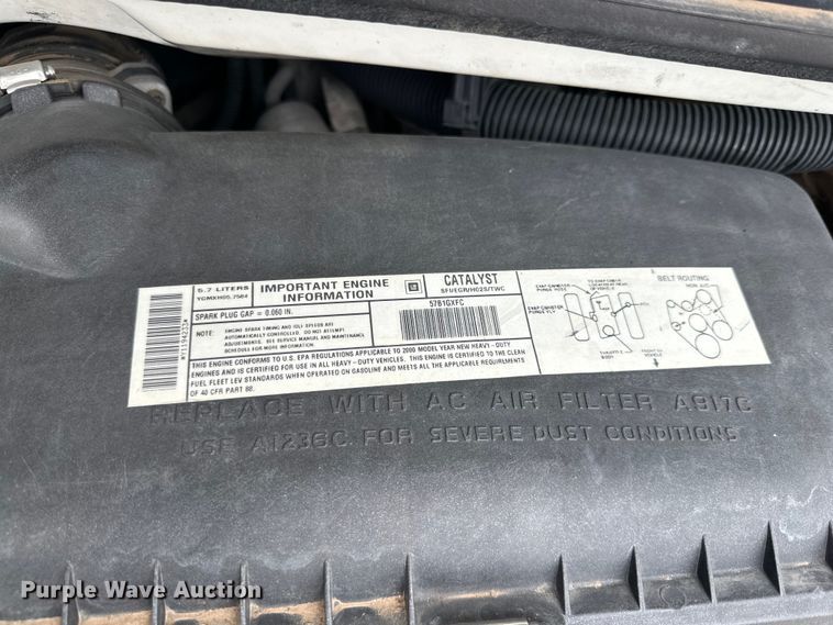 image for item DD3203 2000 Chevrolet Express G3500 box truck