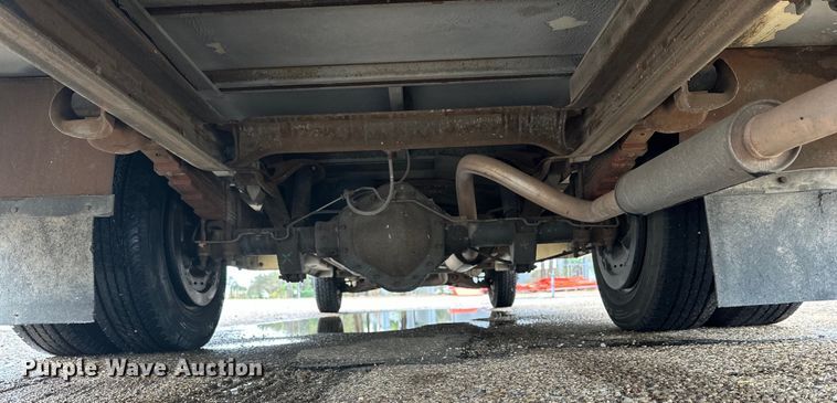 image for item DD3203 2000 Chevrolet Express G3500 box truck