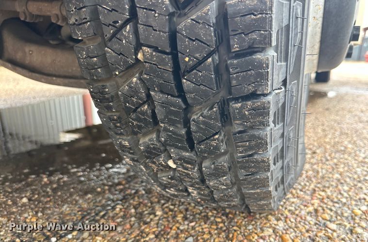 image for item DD3203 2000 Chevrolet Express G3500 box truck