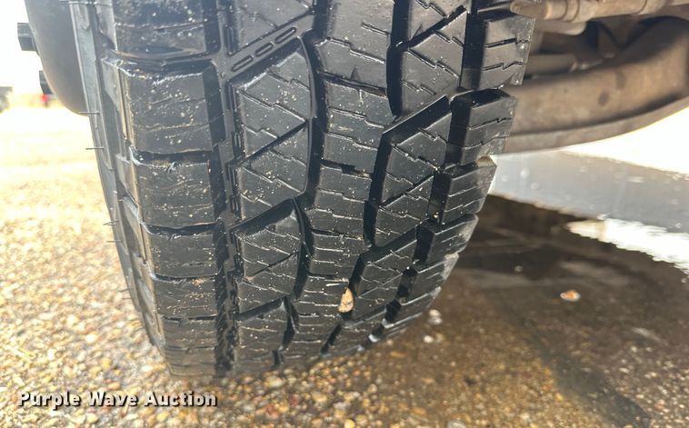 image for item DD3203 2000 Chevrolet Express G3500 box truck