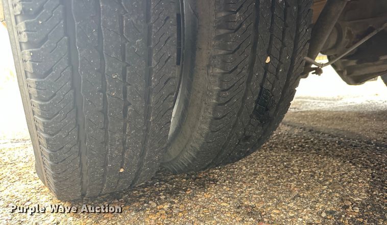 image for item DD3203 2000 Chevrolet Express G3500 box truck